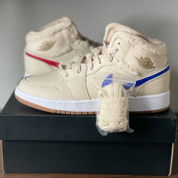 Sze 5Y/W 6.5 - Nike Air Jordan 1 Mid (GS) Fleece Pearl White DO2207-264 - Picture 6 of 6